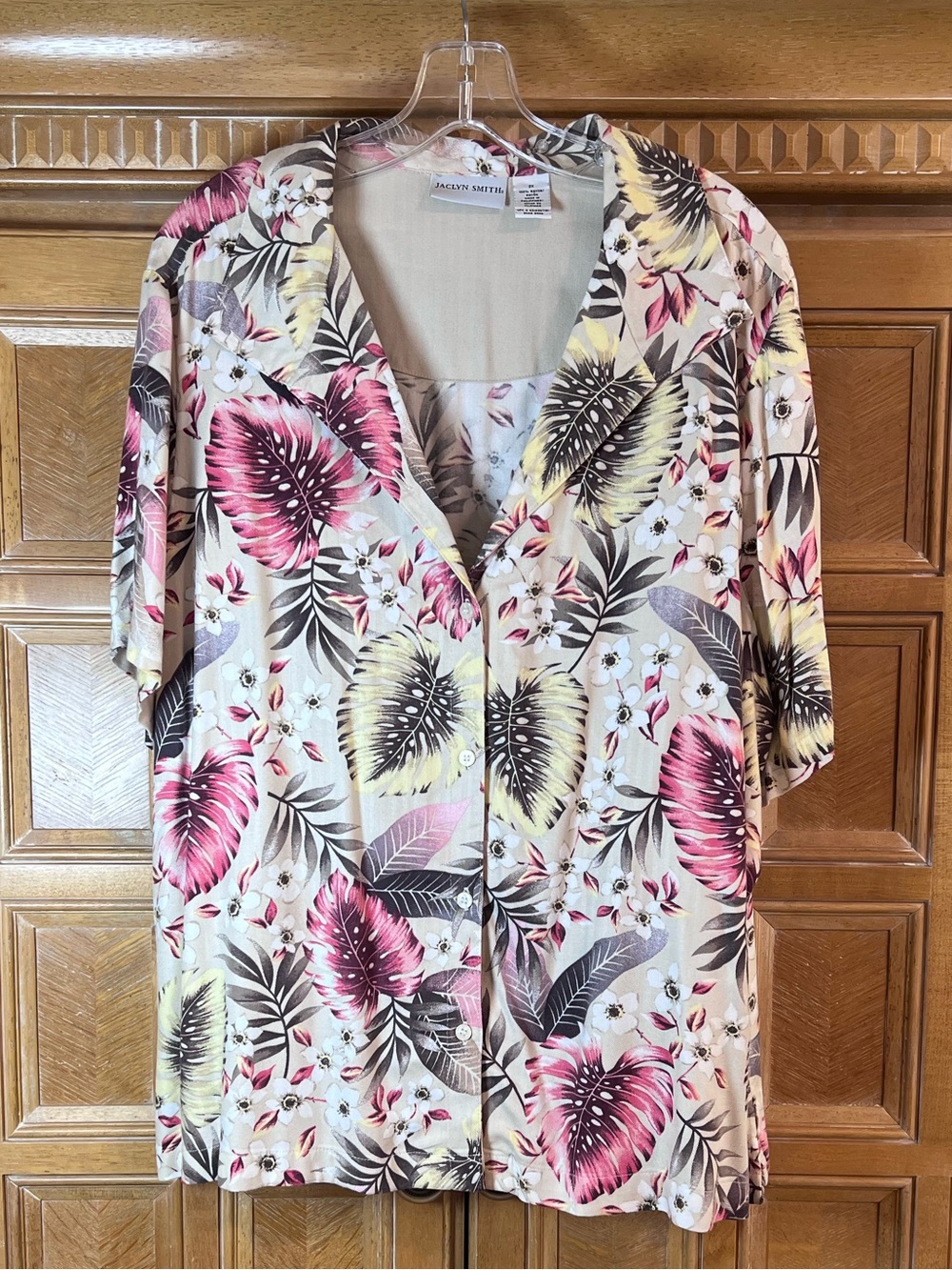 Jaclyn Smith Women’s 2X Tropical Floral Button Front Blouse Beige Pink Rayon